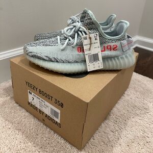 *SOLD on StockX* Size 7 - adidas Yeezy Boost 350 V2 Low Blue Tint